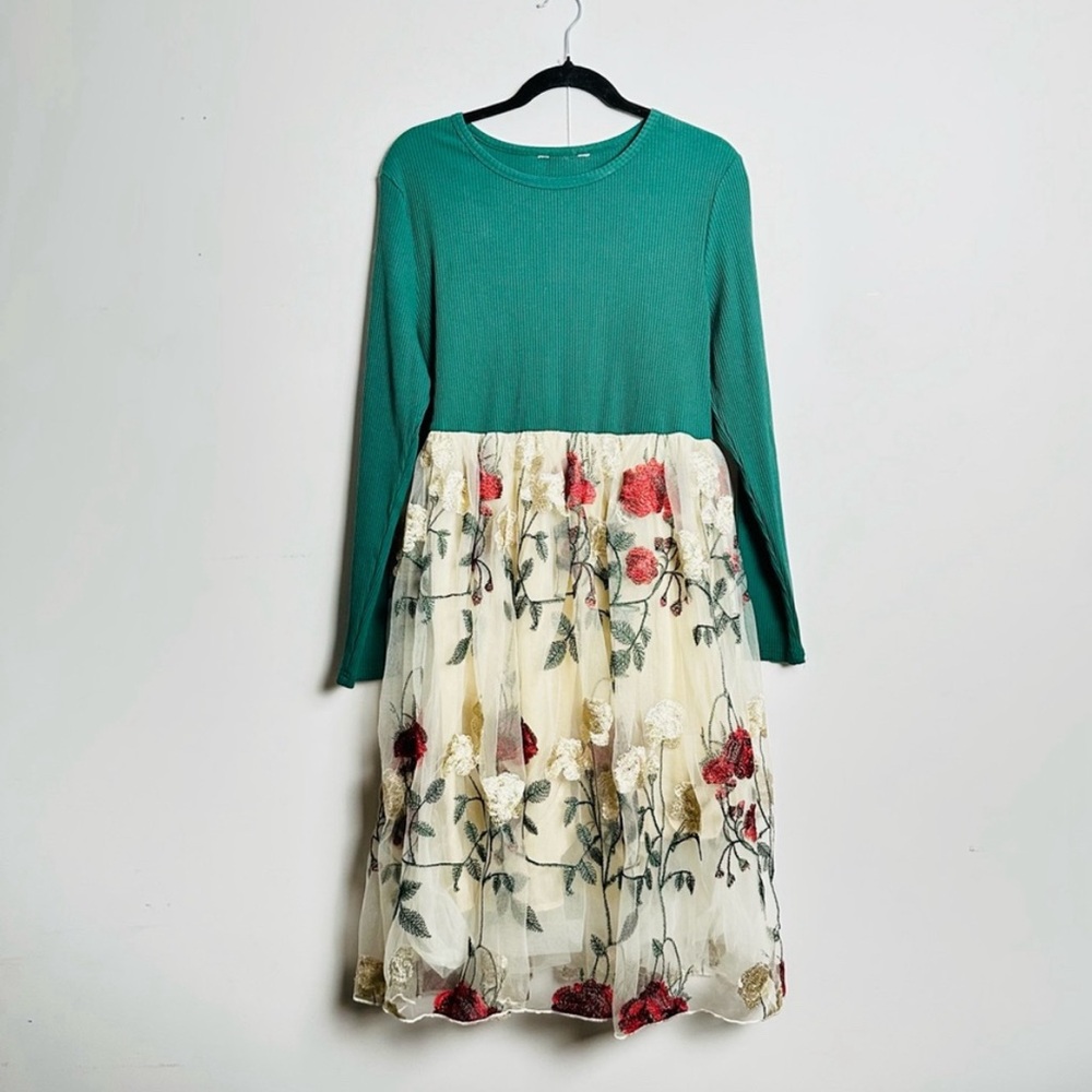 Green dress w/full tulle skirt w/embroidered flowers boho festival ready